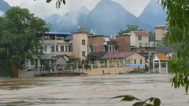 Lũ lụt Trung Quốc: Những ảnh đáng sợ về lũ lụt Trung Quốc nhắc nhở cho chúng ta về sự nguy hiểm của thiên tai. Những hình ảnh đầy cảm xúc sẽ kêu gọi chúng ta đóng góp để giúp đỡ những nạn nhân bị ảnh hưởng. Hãy xem trực tiếp để thấy được những tác hại của thiên tai.