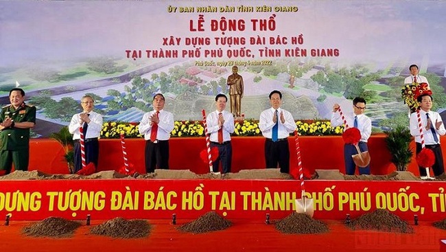 Delegates at the ground-breaking ceremony (Photo: NDO/Viet Tien)