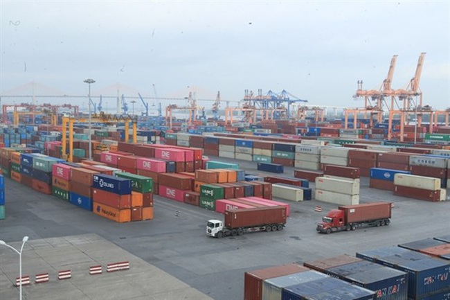 Unloaded goods at Hai Phong city's port (Photo: VNA)