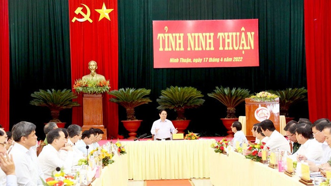 The working session between Prime Minister Pham Minh Chinh and Ninh Thuan leaders