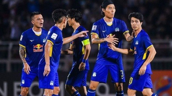 Hoang Anh Gia Lai players celebrate their goal at the AFC Champions League in the 2-1 loss to Yokohama F. Marinos on April 16 in HCM City. (Photo: the-afc.com)