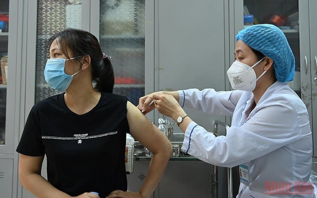 At a vaccination site in Hanoi. (Photo: NDO)