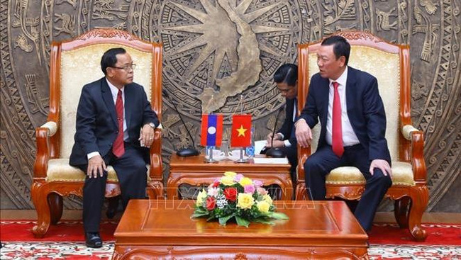 The talks between the Inspectors General of Vietnam and Laos. (Photo: VNA)