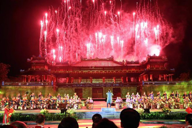 An art performance at opening ceremony of Hue Festival 2022 (Photo: VNA)