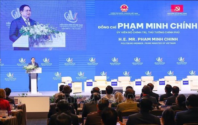 PM Pham Minh Chinh addresses the high-level session at the 4th Vietnam Economic Forum (Photo: VNA)