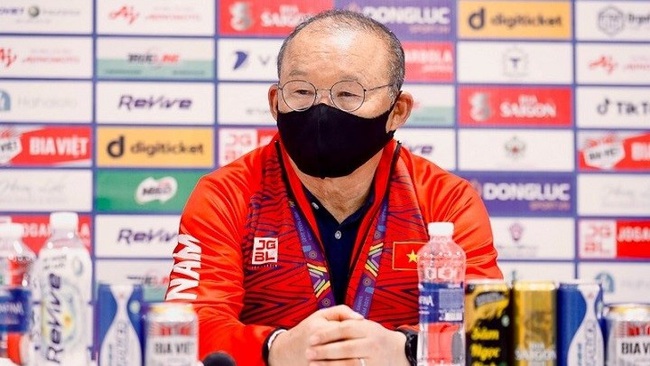 Vietnam head coach Park Hang-seo speaks during a press briefing after their final match against Thailand on Sunday. (Photo: VFF)