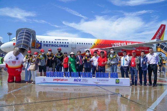 Passengers on the first Vietjet Air flight from Seoul to Nha Trang. (Photo: vietjetair.com)