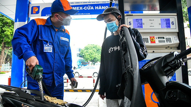 Retail petrol prices up slightly in latest adjustment (Photo: NDO/Thanh Dat)