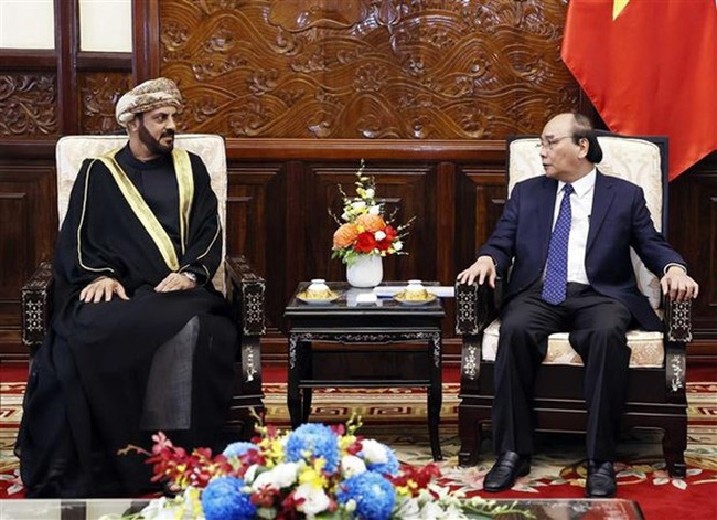 President Nguyen Xuan Phuc meets outgoing Omani Ambassador Saleh Mohamed Ahmed Al Saqri. (Photo: VNA)