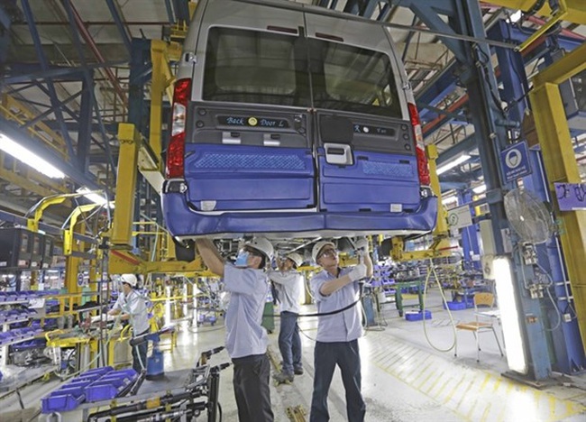 Passenger cars are being manufactured at the Ford Hai Duong factory. (Photo: VNA)