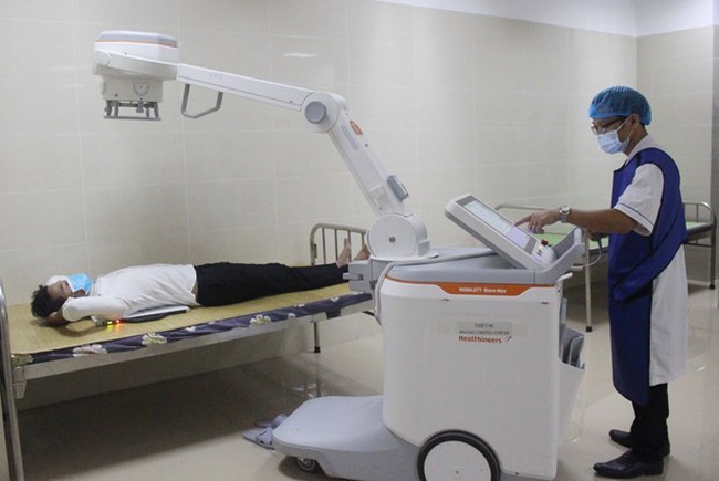 Many hospitals nationwide have been equipped with advanced machinery to serve medical examination and treatment. (Photo: VNA)