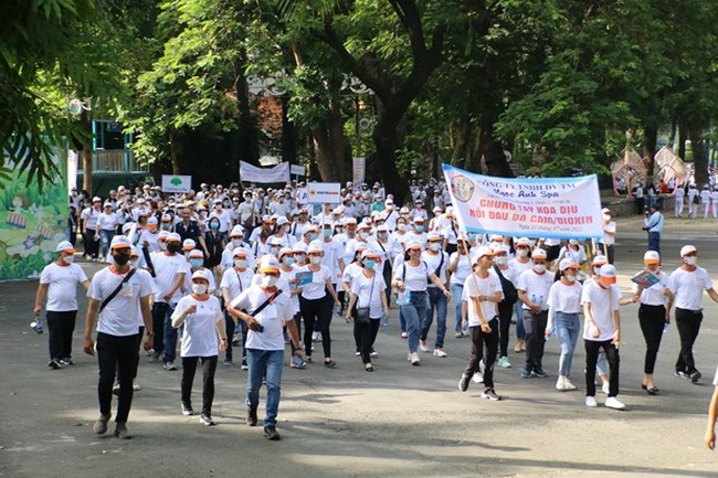Over 5,000 people walk for AO victims in HCM City(Photo: VNA)