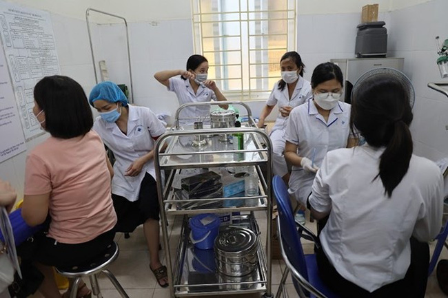 The total number of doses of COVID-19 vaccines injected in Vietnam hit 241,023,060 (Photo: VNA)