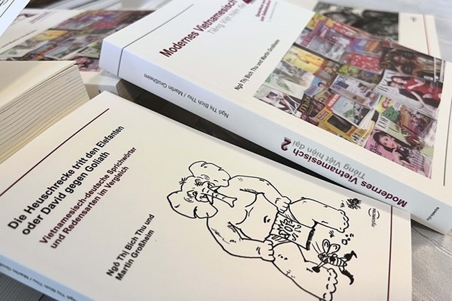 The covers of three bilingual German-Vietnamese books lauched in Berlin on July 24. (Photo: VNA)