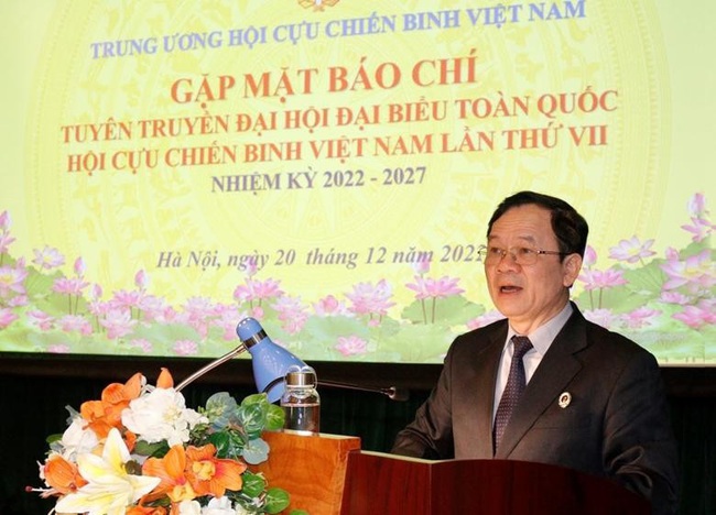 Lieutenant General Khuat Viet Dung, Vice Chairman of the Central Committee of Vietnam War Veterans’ Association, speaks at the conference announcing the 7th National Congress of the association. (Photo: CPV)
