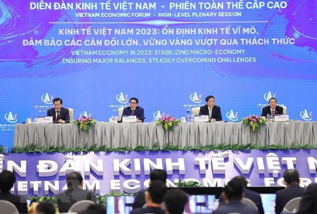 At the plenary session of the fifth Vietnam Economic Forum (Photo: VNA)