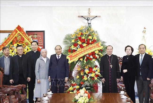 President Nguyen Xuan Phuc visits Hanoi Archdiocese (Photo: VNA)