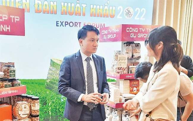On the sidelines of the export forum in HCM City. (Photo: nhandan.vn)
