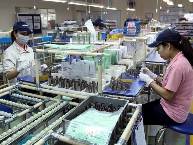 Workers produce mechanical components at a factory of the Misumi Vietnam Company in the Linh Trung Export Processing Zone of Thu Duc city, HCM City. (Photo: VNA)