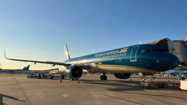 The national flag carrier Vietnam Airlines operated the free flight bringing Vietnamese citizens home from Japan for Tet holiday. (Photo: NDO)