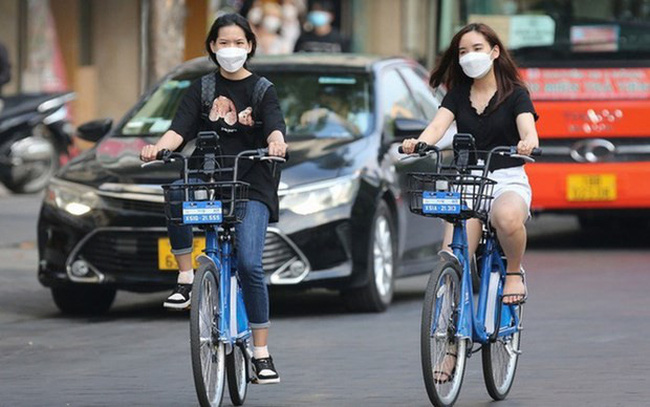 Last year, the Hanoi People’s Committee approved a proposal by the city’s Department of Transport that allows Tri Nam Joint Stock Company to provide public bike service for a 12-month trial. (Photo: vtv.vn)