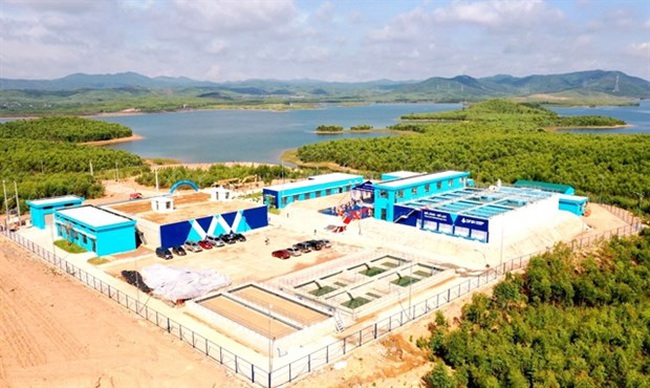 A water treatment plant in Quang Binh province, which has been built with an initial outlay of 193 billion VND and supplies clean water to nearly 90,000 people. (Photo: VNA)
