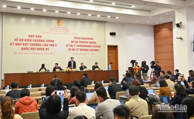 At the press conference. (Photo: Duy Linh)