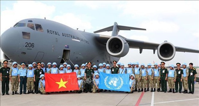 Members of Level-2 Field Hospital Rotation 1 pose for a photo before leaving for the UN Mission in South Sudanin late October 2018. (Photo: VNA)