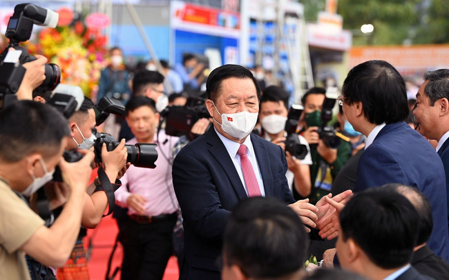 Ông Nguyễn Trọng Nghĩa, Bí thư Trung ương Đảng, Trưởng Ban Tuyên giáo Trung ương tới dự và chỉ đạo tại lễ khai mạc Hội báo toàn quốc vào tháng 4/2022.
