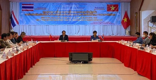 The conference between Quang Binh province of Vietnam and Sakon Nakhon province of Thailand (Photo: VNA)