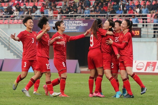 Vietnamese women's football team defeats Nepali one 2-1 on April 8. (Photo: VFF)