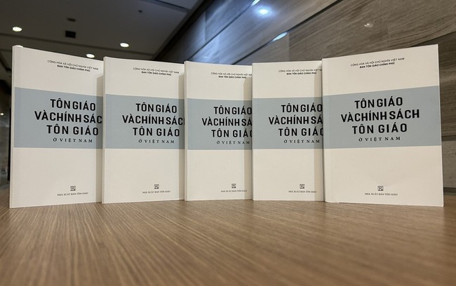The Government Committee for Religious Affairs released the white book on religions and religious policies in Vietnam (Photo:baoquocte.vn)