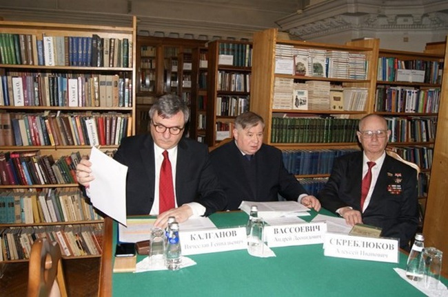 Delegates at the roundtable. (Photo: VNA)