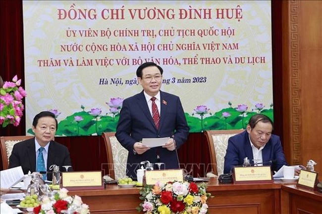 NA Chairman Vuong Dinh Hue speaks at the meeting with the Ministry of Culture, Sports and Tourism on March 31. (Photo: VNA)