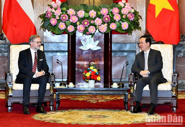 President Vo Van Thuong (R) and Prime Minister of the Czech Republic Petr Fiala (Photo: NDO/Dang Khoa)