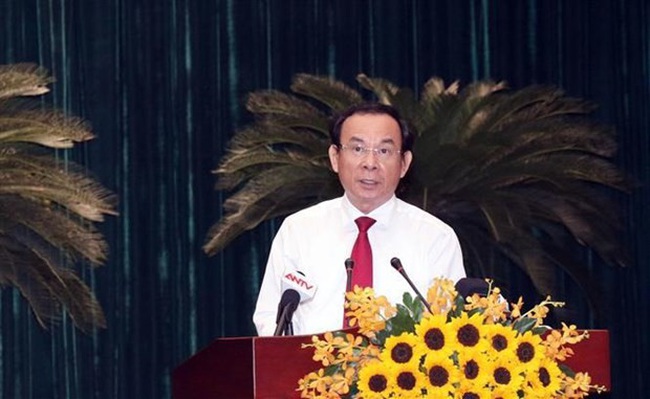 Secretary of the Ho Chi Minh City Party Committee Nguyen Van Nen speaks at the meeting on April 25. (Photo: VNA)