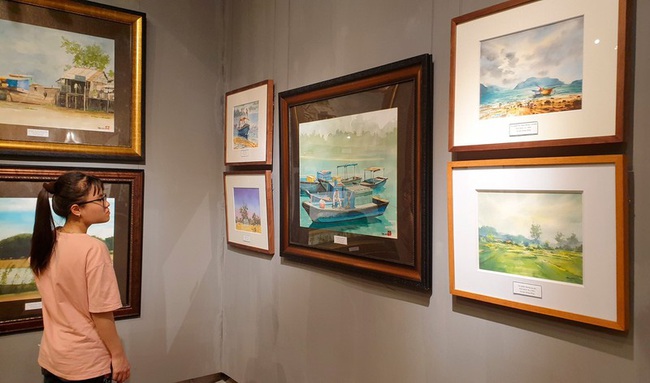 Paintings showcased at the exhibition (Photo: vietnamnet.vn)