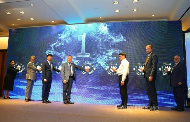Delegates launch the Vietnam National Brand Week 2023 (Photo: baocongthuong.vn)