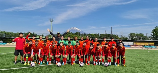 The Vietnamese national U20 female team at a training session in Japan. (Photo: Vietnam Football Federation)