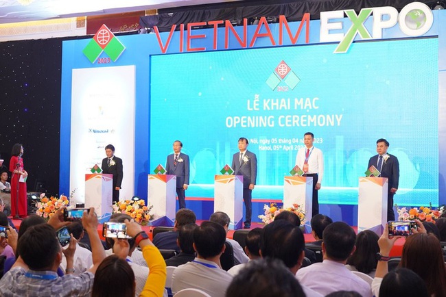 The 32nd Vietnam International Exhibition (Vietnam Expo) opened in Hanoi on April 5. (Photo: moit.gov.vn)