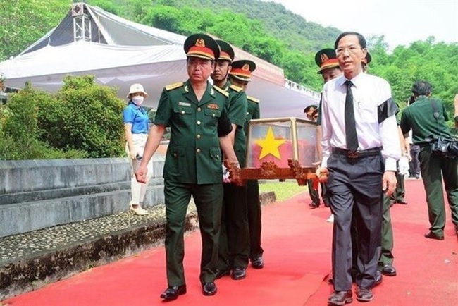 The reburial ceremony for martyrs' remains takes place in Thanh Hoa province on May 25. (Photo: VNA)