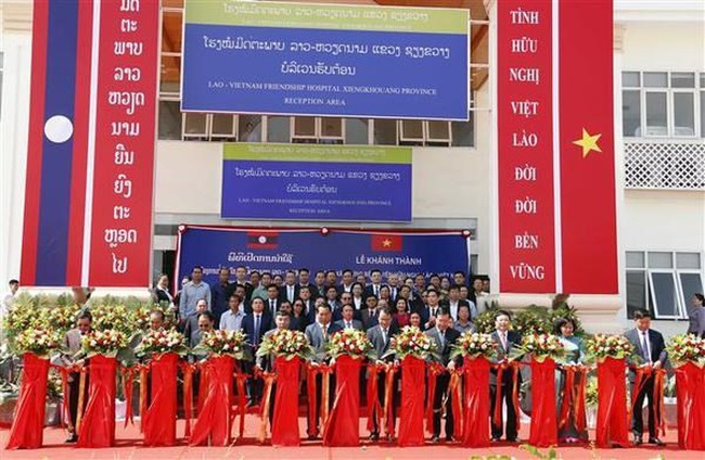 At the inauguration ceremony of the Laos-Vietnam Friendship Hospital (Photo: VNA)