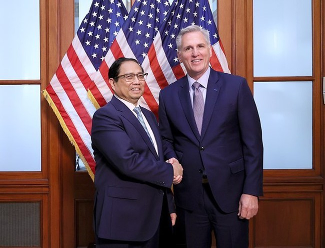 Prime Minister Pham Minh Chinh and Kevin McCarthy – Speaker of the US House of Representatives at the event (Photo: VNA)