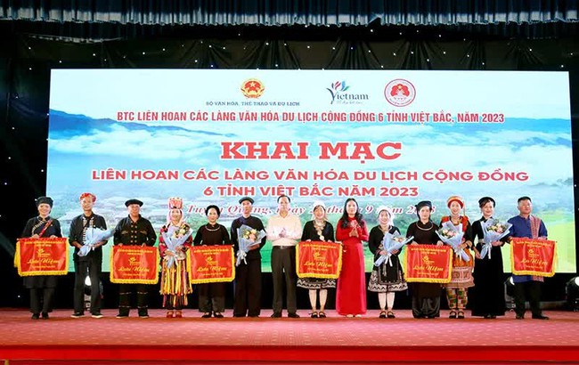 Festival honours outstanding community-based tourism villages in Viet Bac region