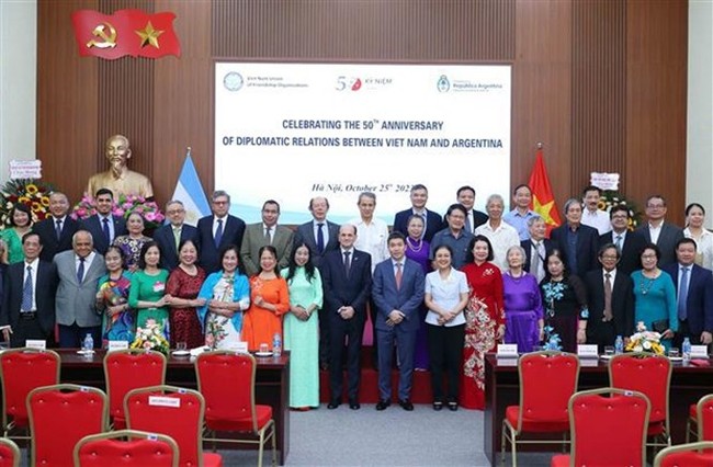 The Vietnam Union of Friendship Organisations (VUFO) in coordination with the Embassy of Argentina in Vietnam organises a meeting to celebrate the event. (Photo: VNA)