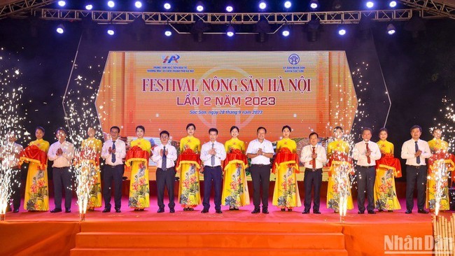 The opening ceremony of the Hanoi Agricultural Product Festival in Soc Son District.