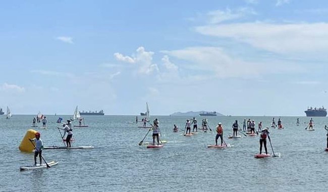 The Quy Nhon International Sailing and SUP Racing 2023 attracts the participation of more than 100 domestic and foreign athletes. (Photo: baobinhdinh.vn)