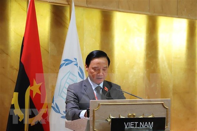 Vice NA Chairman Nguyen Khac Dinh, on behalf of the Vietnamese delegation, addresses the plenary session of IPU 147. (Photo: VNA)