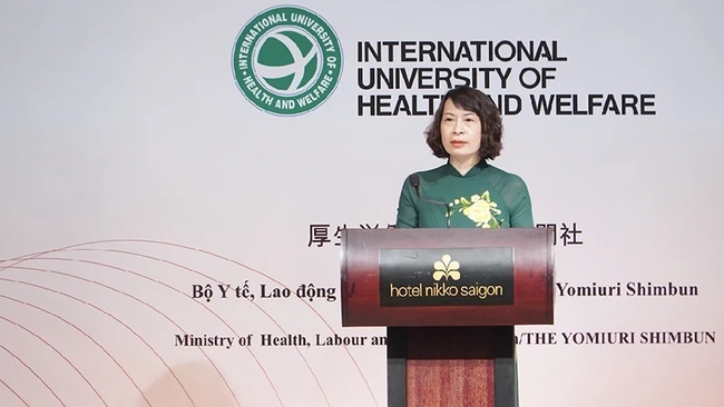 Associate Professor, Dr. Nguyen Thi Lien Huong, Deputy Minister of Health spoke at the program.