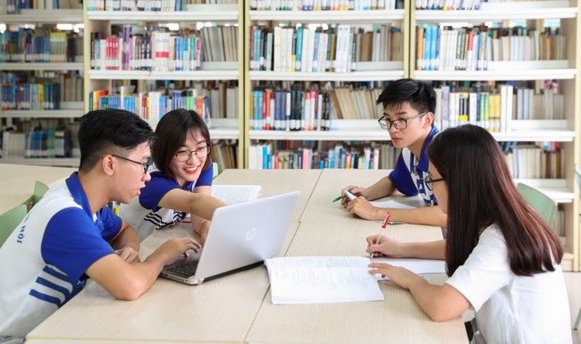 Students in the library of the Vietnam National University Hanoi.